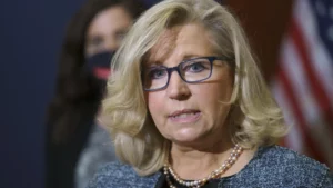 Liz Cheney avalia possibilidade de enfrentar Donald Trump na eleição de 2024; RFI