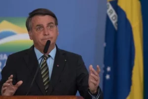Bolsonaro ironiza pedidos de reajuste: “Só dizer onde tem dinheiro”, por Flávia Said/Metrópoles
