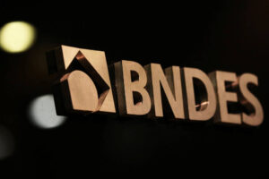 BNDES paga R$ 108 mil em média a funcionários por participação nos lucros, por Idiana Tomazelli/Folha de São Paulo