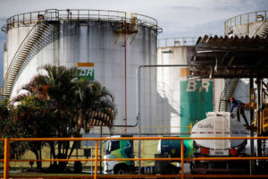 Dividendo elevado gera críticas a estratégia da Petrobras, por Nicola Pamplona/Folha de São Paulo