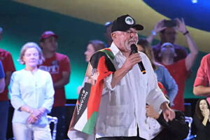 Lula ataca Bolsonaro em disputa por transposição no NE e repete pregação de 'surra' eleitoral, por João Pedro Pitombo e Apolinário Pimentel/Folha de São Paulo
