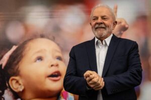 Lula registra candidatura, chama gestão Bolsonaro de criminosa e diz que golpe nunca mais, por Cézar Feitoza/Folha de Sâo Paulo