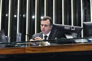 Bolsonaro sanciona projeto para distribuir recursos em período eleitoral; Correio Braziliense