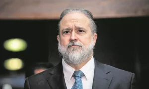 A reunião entre Augusto Aras e o ministro da Defesa, por Lauro Jardim/O Globo