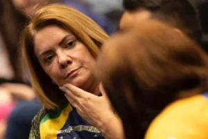 Ex-mulher de Bolsonaro declara ao TSE ser dona de mansão que dizia alugar, por Gustavo Zucchi e Igor Gadelha/Metrópoles