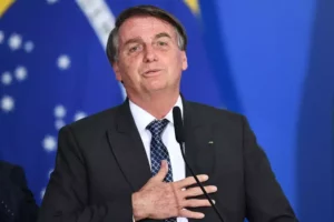 Bolsonaro sobre PT: 'Aponte no mundo onde a esquerda deu certo'; Estado de Minas