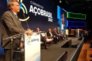 Bolsonaro diz que auxílio emergencial evitou saques a supermercados/O Tempo