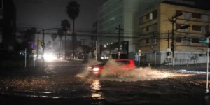 Chuva de granizo atinge diversos bairros de Porto Alegre; Correio do Povo
