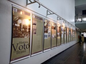 Porto Alegre: Exposição conta a história do voto no Brasil