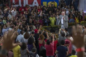 Lula diz que Deus guia seus passos em 1º encontro de campanha com líderes evangélicos, por Anna Virginia Balloussier/Folha de São Paulo