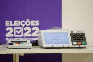 Checagem paralela de urnas por militares independe de acordo com TSE; entenda, por Cézar Feitoza/Folha de São Paulo