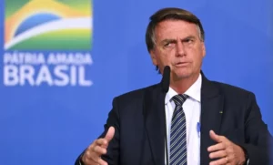 Bolsonaro gastou seis vezes mais com pesquisas eleitorais do que os principais adversários somados, por Nelson Lima Neto/O Globo