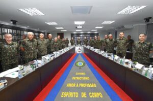 Alto-Comando do Exército diz que quem ganhar leva a Presidência e se afasta de auditoria de votos, por Felipe Frazão/O Estado de São Paulo