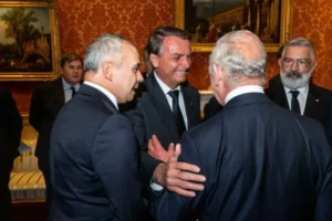 Como foi o encontro de Bolsonaro com rei Charles e príncipe William, por Igor Gadelha/Metrópoles