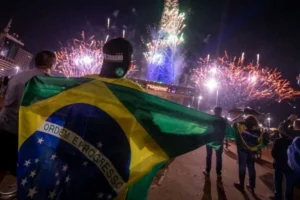 Bolsonaristas festejam o Bicentenário da Independência com queima de fogos na Torre de TV, por Matheus Garzon/Metrópoles