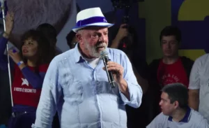 Atrás entre evangélicos, Lula critica Bolsonaro e diz que pastores aliados do presidente ‘não acreditam em Deus’, por Jan Niklas/O Globo