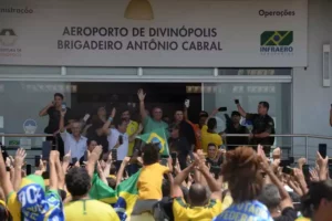 Bolsonaro faz duros ataques a Lula em discursos em Minas Gerais, por Bernardo Estillac/Estado de Minas