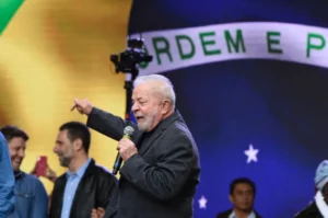 'Não queremos as Forças Armadas se metendo nas eleições', diz Lula, por Sergio Roxo/O Globo