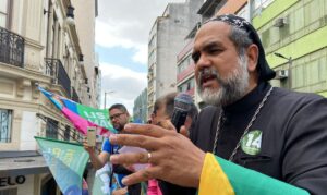Eleições 2022: Padre Kelmon reúne apoiadores em local onde Bolsonaro levou facada