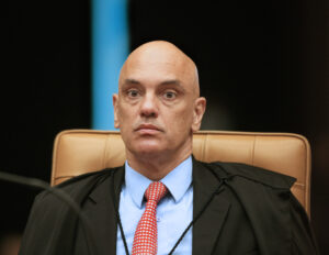 Telegram critica decisões de Moraes e não cumpre ordem de bloqueio à conta de Nikolas Ferreira. Aplicativo afirmou que não foi apresentada justificativa para derrubar canal de deputado eleito e que medida como essa pode caracterizar 'censura'; por Daniel Gullino/O Globo