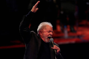 Lula levará à TV promessa de isenção do IR até faixa de R$ 3.000, por Catia Seabra/Folha de São Paulo
