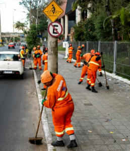 Limpeza urbana: prefeitura emite 200 autos de infração neste domingo de eleições