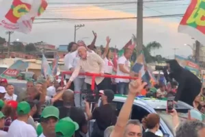 Lula sobe tom contra Bolsonaro e promete “surra que ele ficará roxo”, por Cadu Bruno/Metrópoles