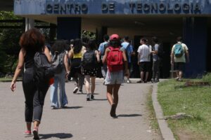 Ministro da Educação diz que vai desbloquear recursos para universidades e institutos federais, por Antonio Temóteo/O Estado de São Paulo