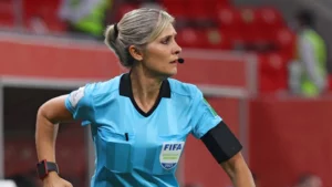 Juízas na Copa do Mundo: brasileira está entre as seis mulheres que apitam no Catar, da RFI