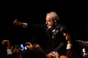 Lula vê papel humilhante das Forças Armadas, cobra Bolsonaro e elogia Moraes nas eleições; Folha de São Paulo