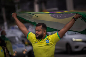 CBF realiza campanha para despolitizar camisa da seleção, por Alex Sabino/Folha de São Paulo