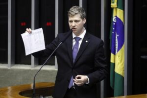 Deputados criticam ação do STF em defesa do PL das Fake News