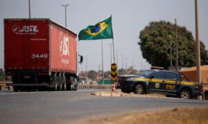 Todas rodovias federais do país estão livres de bloqueios, diz PRF. Há 24 interdição em cinco estados