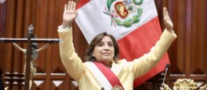 Presidente do Peru propõe antecipar eleições para 2024, da Deutsche Welle