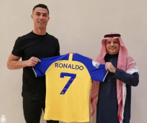 Cristiano Ronaldo é o novo reforço do Al Nassr, da Arábia Saudita. Astro português fechou contrato de dois anos com o clube saudita; Band