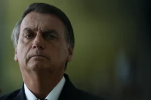 Bolsonaro gastou R$ 4,3 milhões no cartão do governo em compras em dias de folga, por Nicolas Iory/O Globo