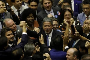 Partidos do Centrão e da base de Lula discutem blocos, federação e até fusão para ampliar espaços, por Bianca Gomes e Gustavo Schmitt/O Globo