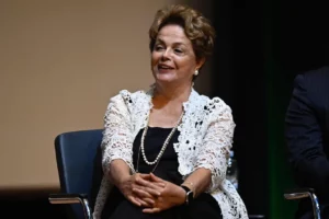 Dilma deve receber salário de pelo menos R$ 290 mil em presidência do Banco dos Brics, por Jan Niklas/O Globo