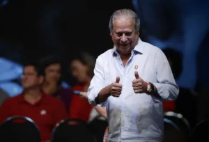 José Dirceu volta à cena política com novo governo de Lula, pPor Marlen Couto/O Globo