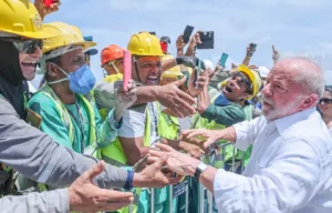 Governo Lula engaja menos nas redes do que campanha do petista, por Marlen Couto/O Globo