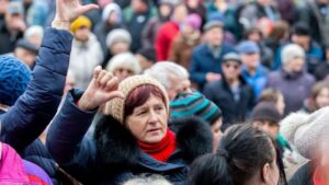 'Queremos que a Rússia venha': os manifestantes que pedem invasão russa em país vizinho; da BBC