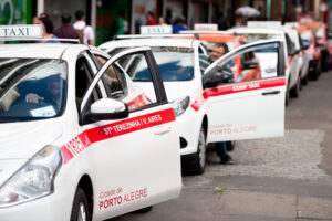 Porto Alegre: Projeto altera lei que institui serviço público de transporte individual por táxi