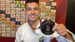 Daniel Cargnin conquista medalha de prata no Grand Slam de Judô de Paris, da RFI