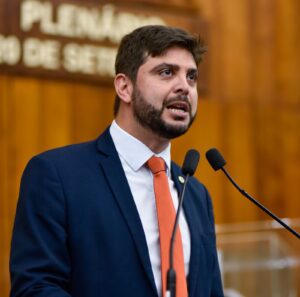 RS: Após receber mensagens com tom ameaçador, deputado registra ocorrência policial