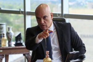 Moraes manda quebrar sigilo da fonte de Veja, CNN e GloboNews; Revista Oeste