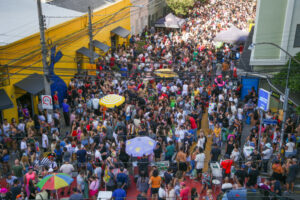 Carnalopo leva foliões à rua na Cidade Baixa em Porto Alegre; Jornal do Comércio