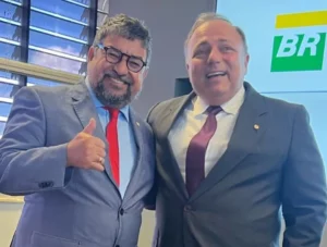 Vice-presidente do PT posta foto com elogios a Pazuello e é criticado: 'Se reúne com os piores tipos de pessoa'; O Globo