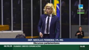 Deputados pedem a cassação de Nikolas Ferreira por discurso transfóbico com peruca; Folha de São Paulo