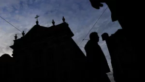 Bispos anunciam medidas em resposta aos casos de abusos sexuais de crianças na Igreja Católica em Portugal; da RFI