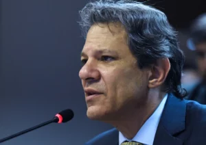 'Ninguém ganha de presente R$ 16 milhões', diz Haddad sobre joias que teriam sido destinadas a Michelle Bolsonaro, por Eliane Oliveira/O Globo